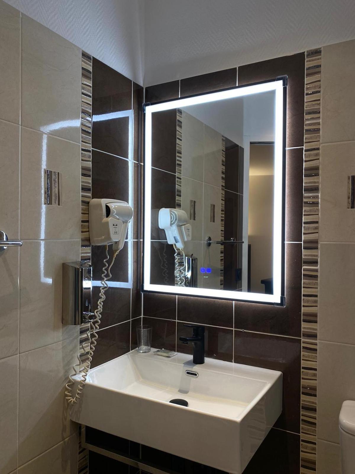 Hotel Luxor Bastille 2*