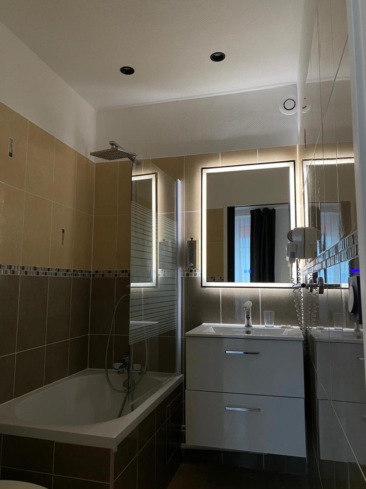 Hotel Luxor Bastille 2*